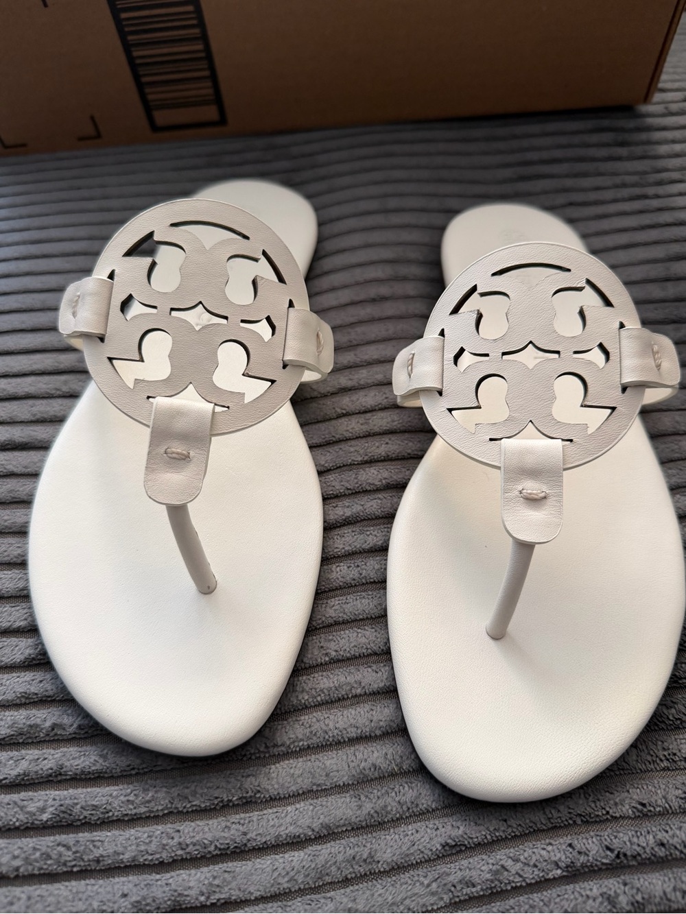 Tory Burch Women's Miller Soft Sandals, New Ivory, Off White, 5.5 Medium US - Picture 5 of 6